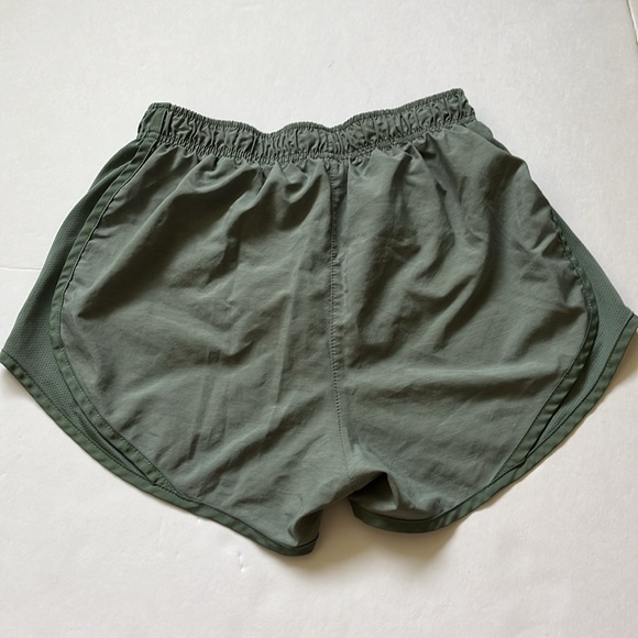 Nike women’s shorts - Picture 2 of 4